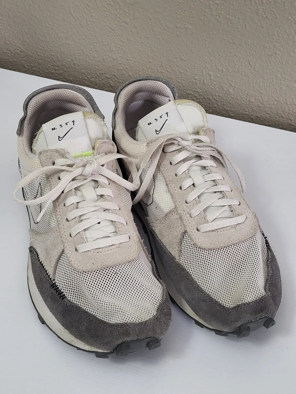 Nike N 354 Men’s White & Gray Mesh Suede Sneaker Size 7.5